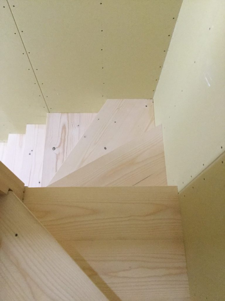 30mm厚の無垢ヒノキの階段 | 岐阜市W様邸